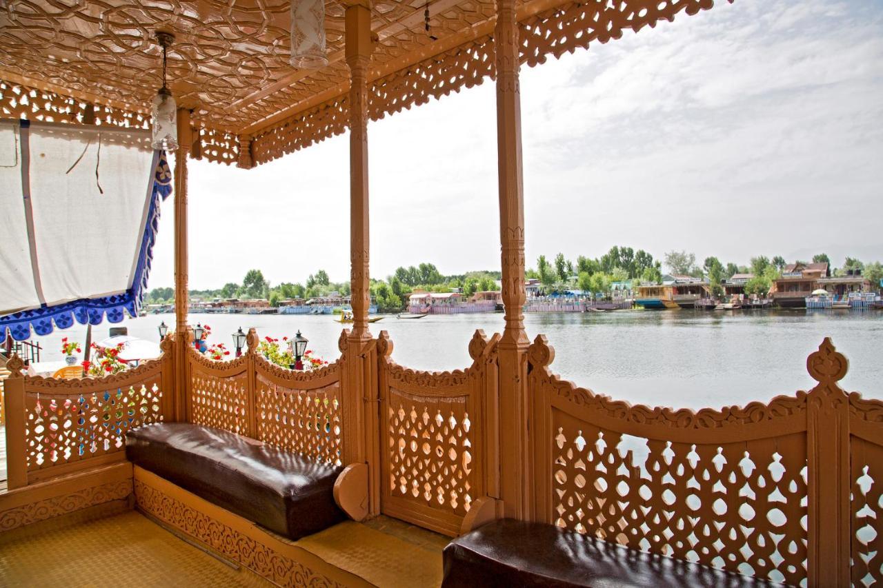 Hotel Chicago Group Of Houseboats Srīnagar Exterior foto